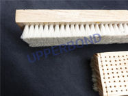 La machine à emballer de l'emballeur HLP2 de couvercle de charnière partie la brosse de poils en bois adaptent aux besoins du client